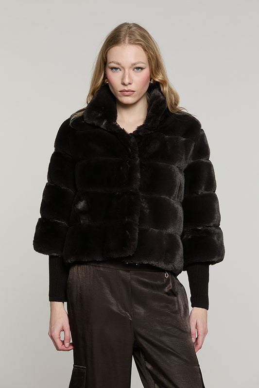 Pelliccia MARILA eco manica lunga con polsi costina + bott.gioiello - RDA2605009010 - Relish Autunno/Inverno 2026