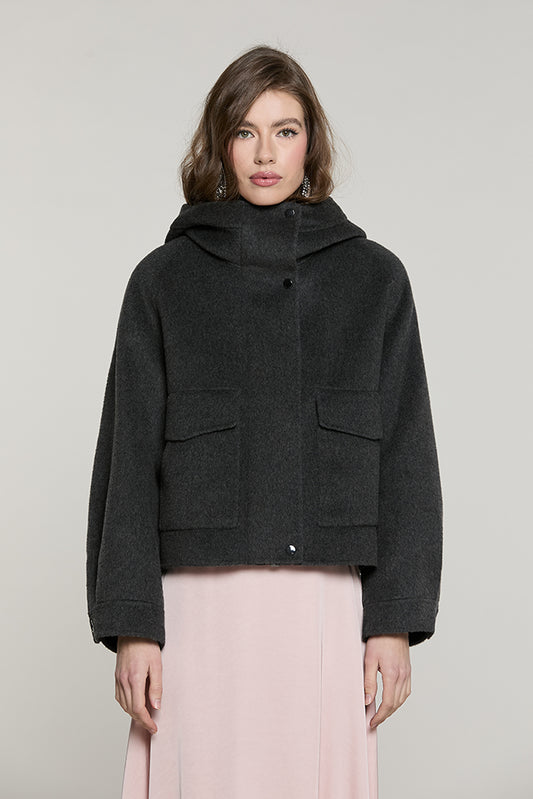 Cappotto LOVELYSA corto manica lunga con tasche toppa + cappuccio + zip + snap - RDA2605667060 - Relish Autunno/Inverno 2026