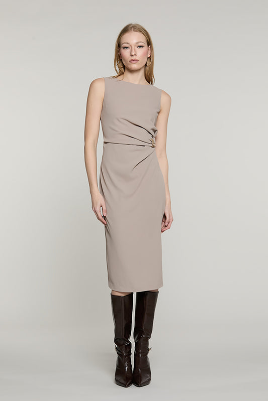 Abito ALAINA midi senza maniche con pieghe + fibbia + spacco - RDA2609006009 - Relish Autunno/Inverno 2026