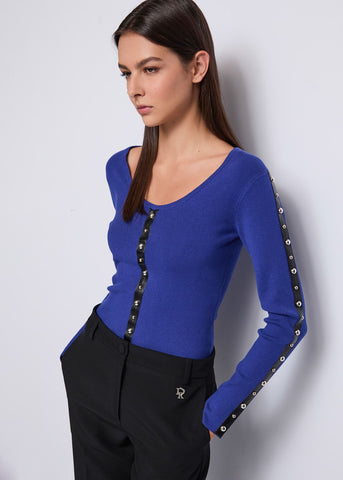 Maglia blu a costine con borchie  - art. 521DD53005- Denny Rose Autunno Inverno 2025/26