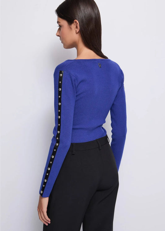 Maglia blu a costine con borchie  - art. 521DD53005- Denny Rose Autunno Inverno 2025/26