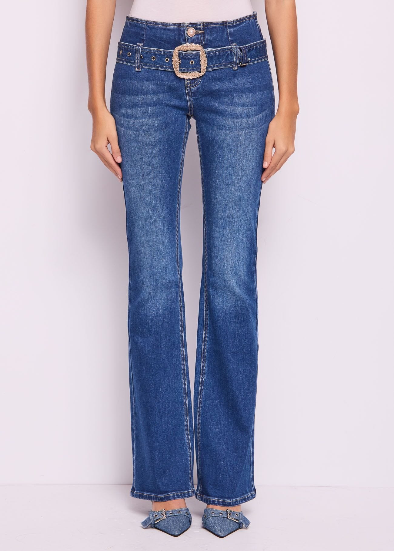 Vaqueros acampanados de algodón con cinturón 511ND26008