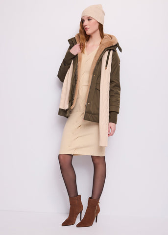 Abito da donna con scollo a V