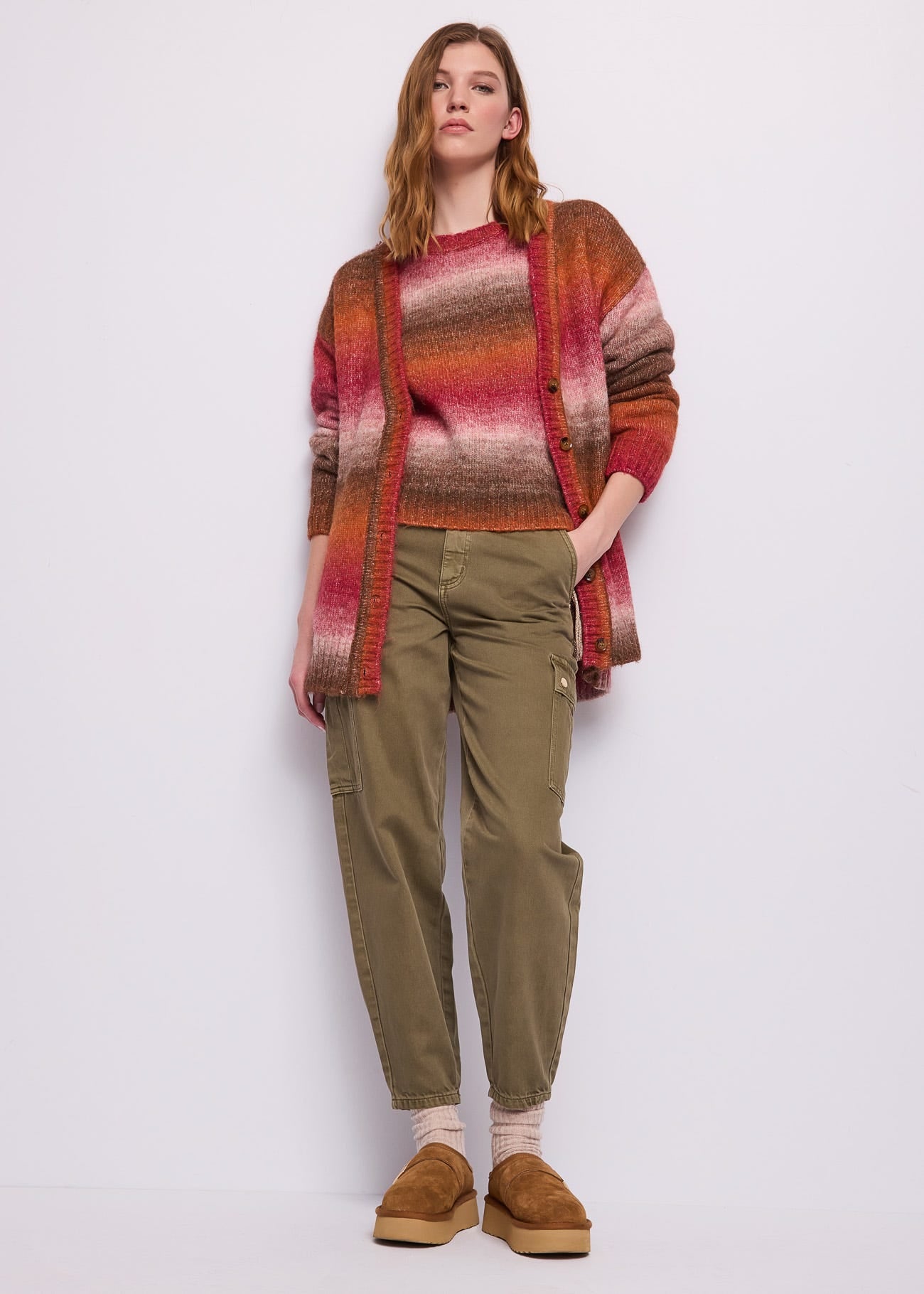Pantaloni cargo da donna con charm