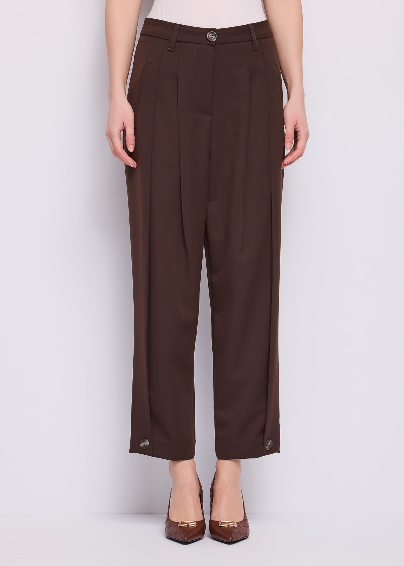 Pantaloni cropped da donna con pinces