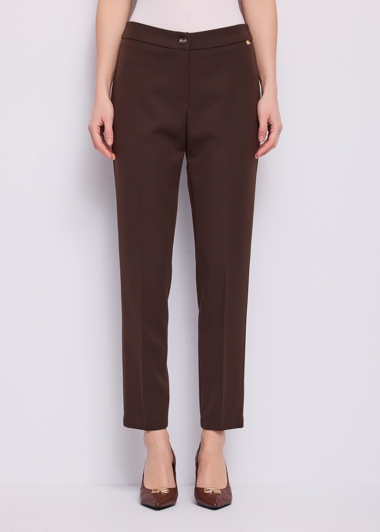 Pantaloni cropped da donna con piega