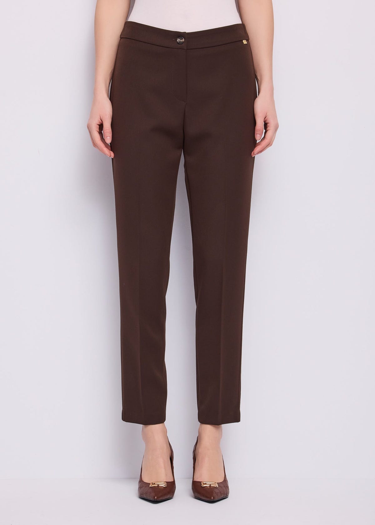 Pantaloni cropped da donna con piega