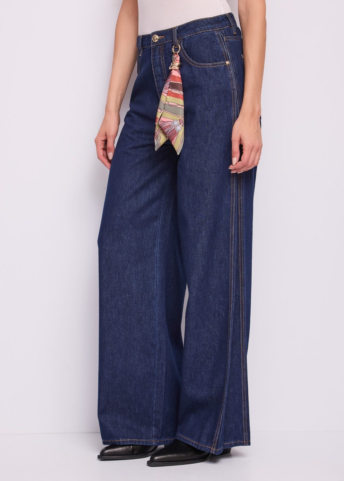 Jeans wide leg da donna con foulard