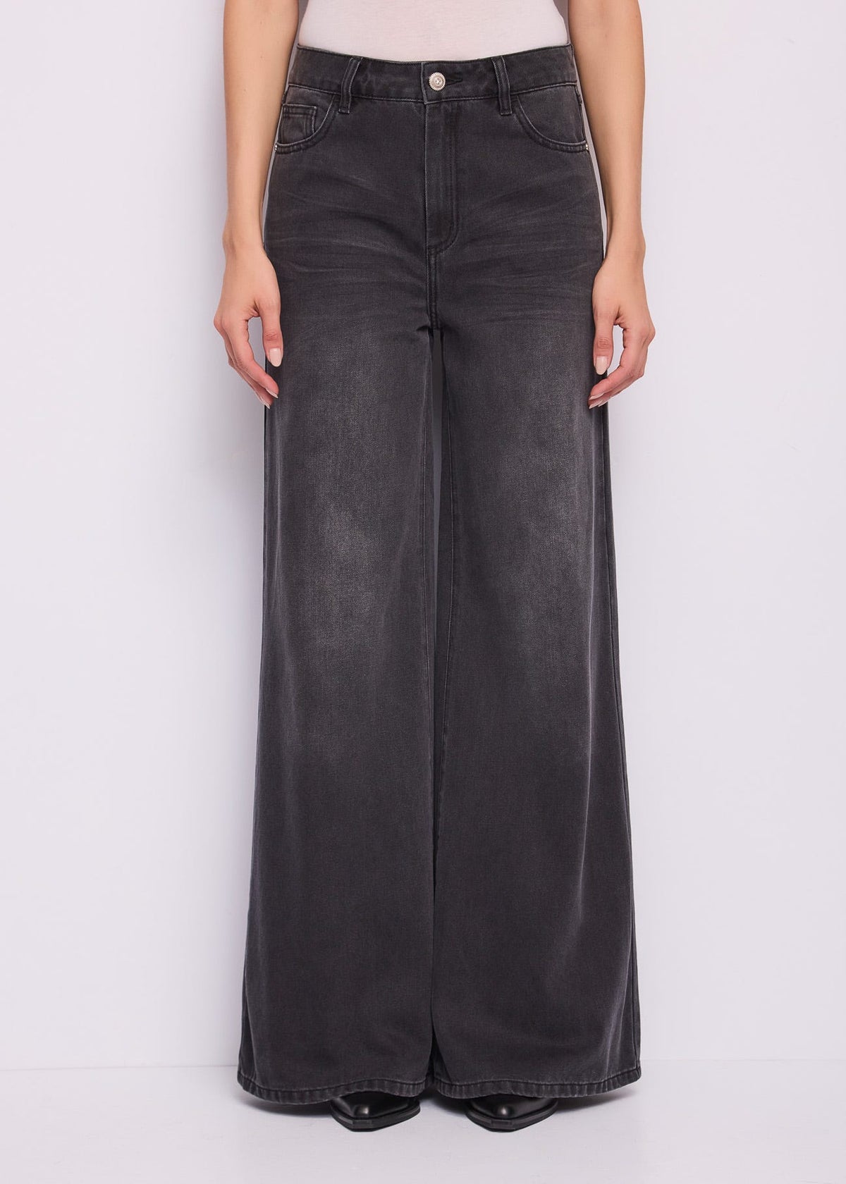 Jeans wide leg da donna con bottone gioiello