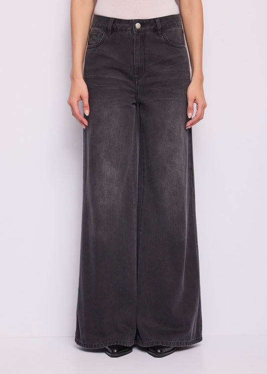 Jeans wide leg da donna con bottone gioiello