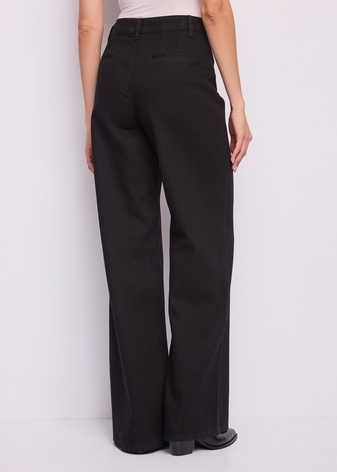 Jeans wide leg da donna con bottoni dorati