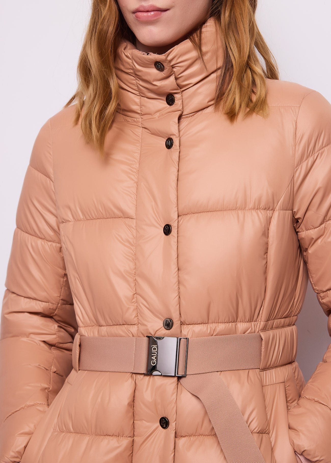 Piumino marrone da donna con cintura
