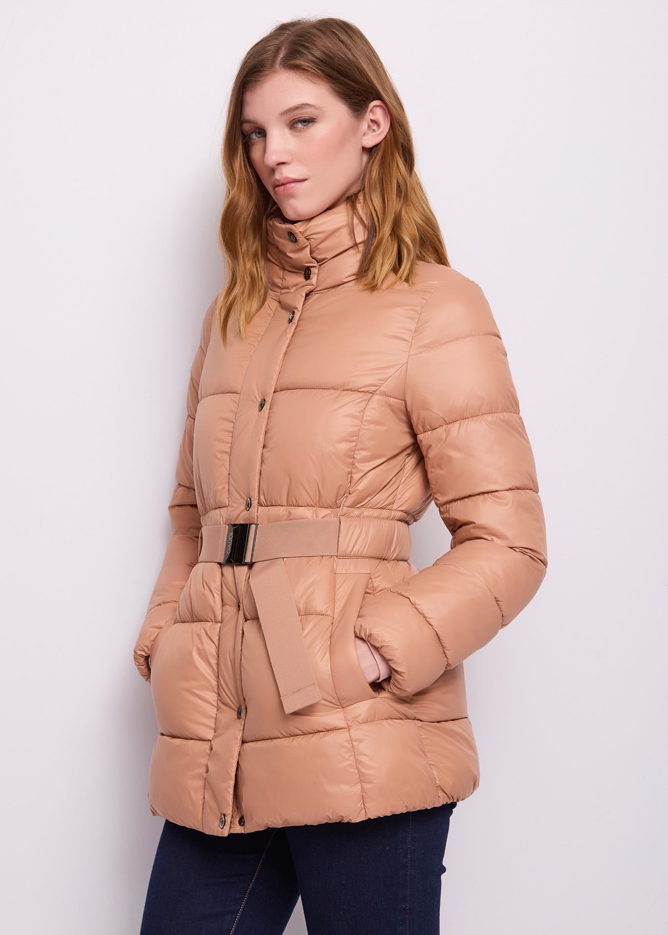 Piumino marrone da donna con cintura