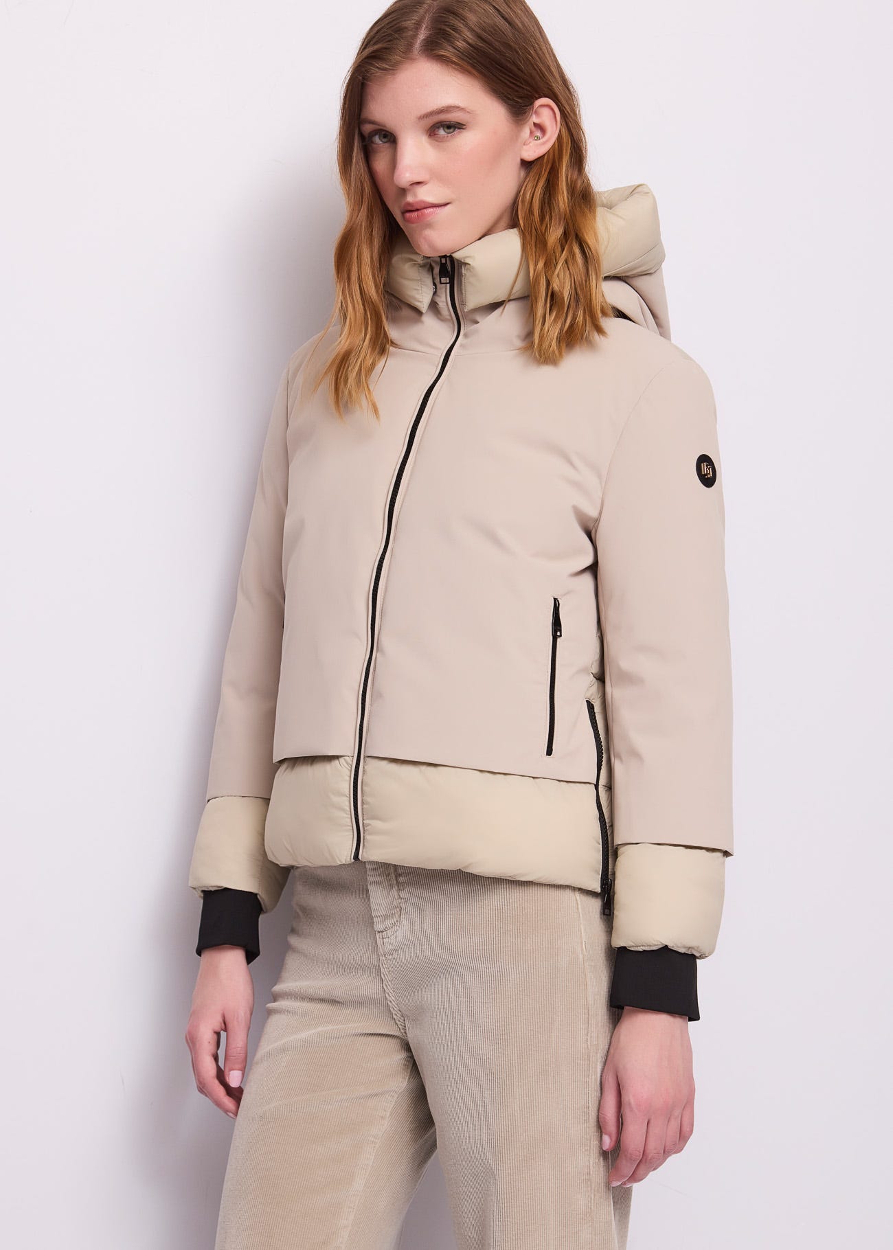 Piumino corto da donna in nylon imbottito