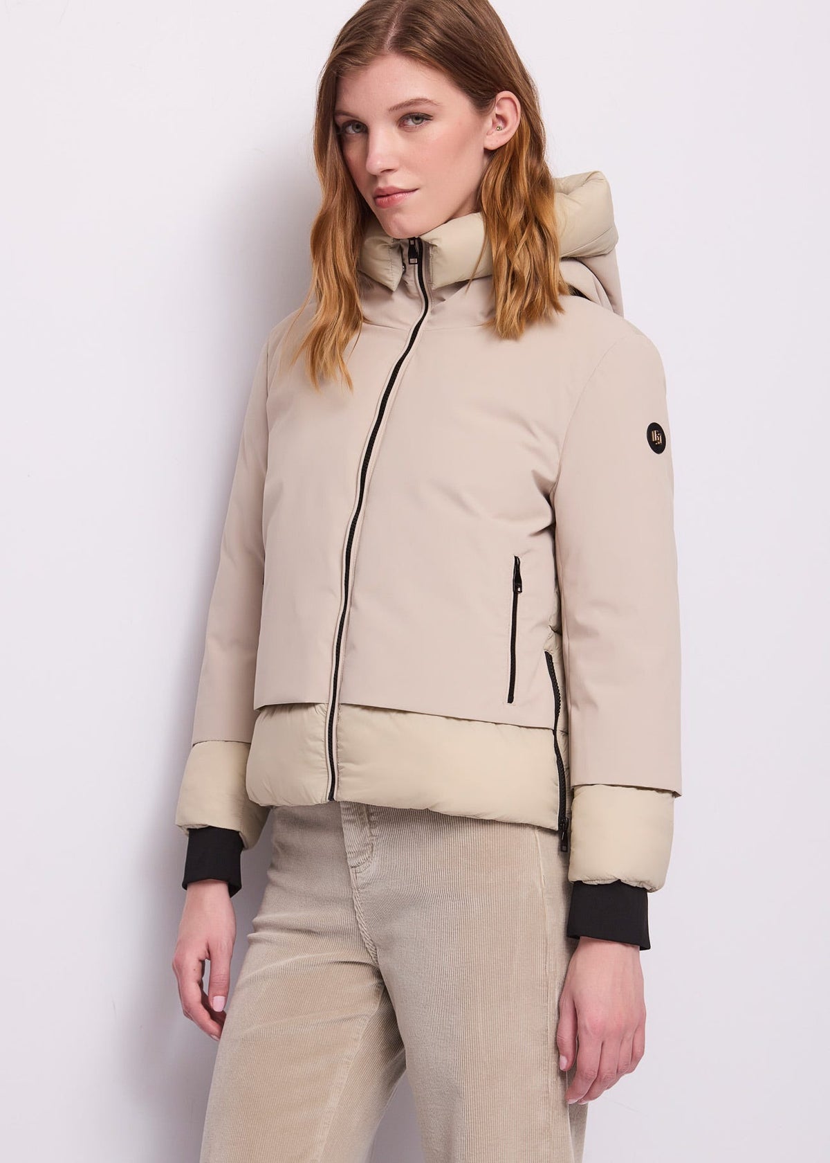 Piumino corto da donna in nylon imbottito