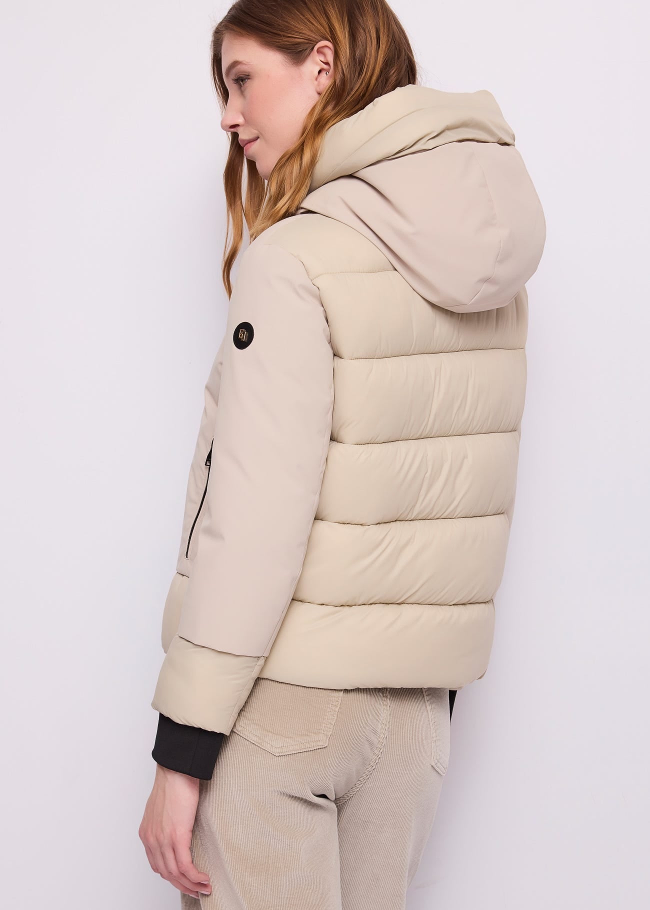 Piumino corto da donna in nylon imbottito