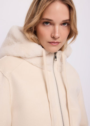 Giacca da donna in shearling con cappuccio - dettaglio 2