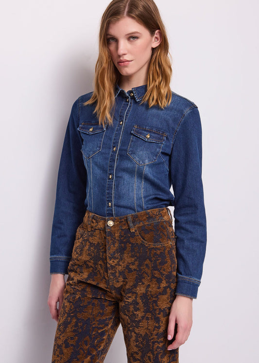 Camicia da donna in denim elasticizzato