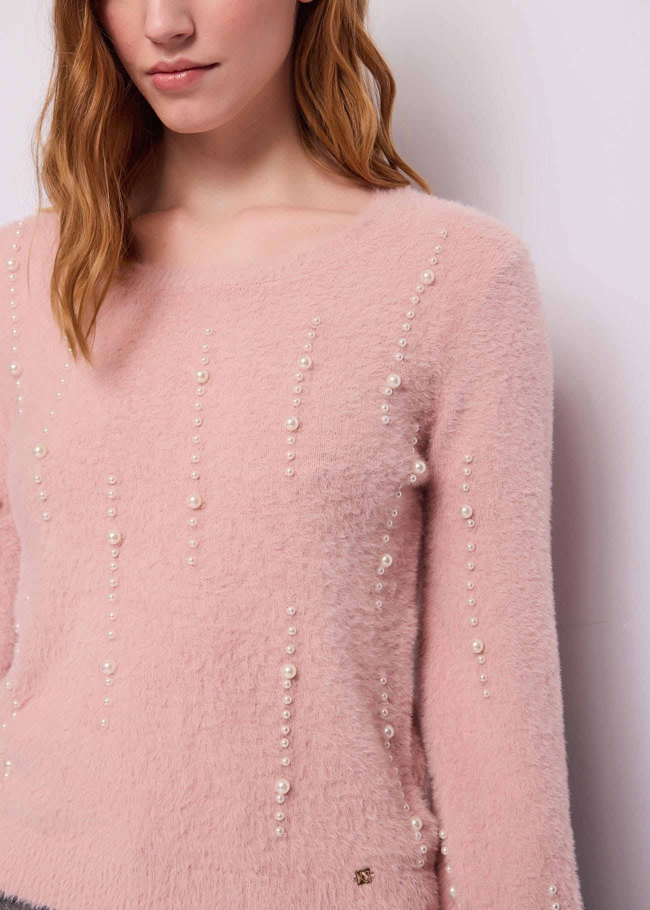 Maglia rosa da donna con scollo a barca