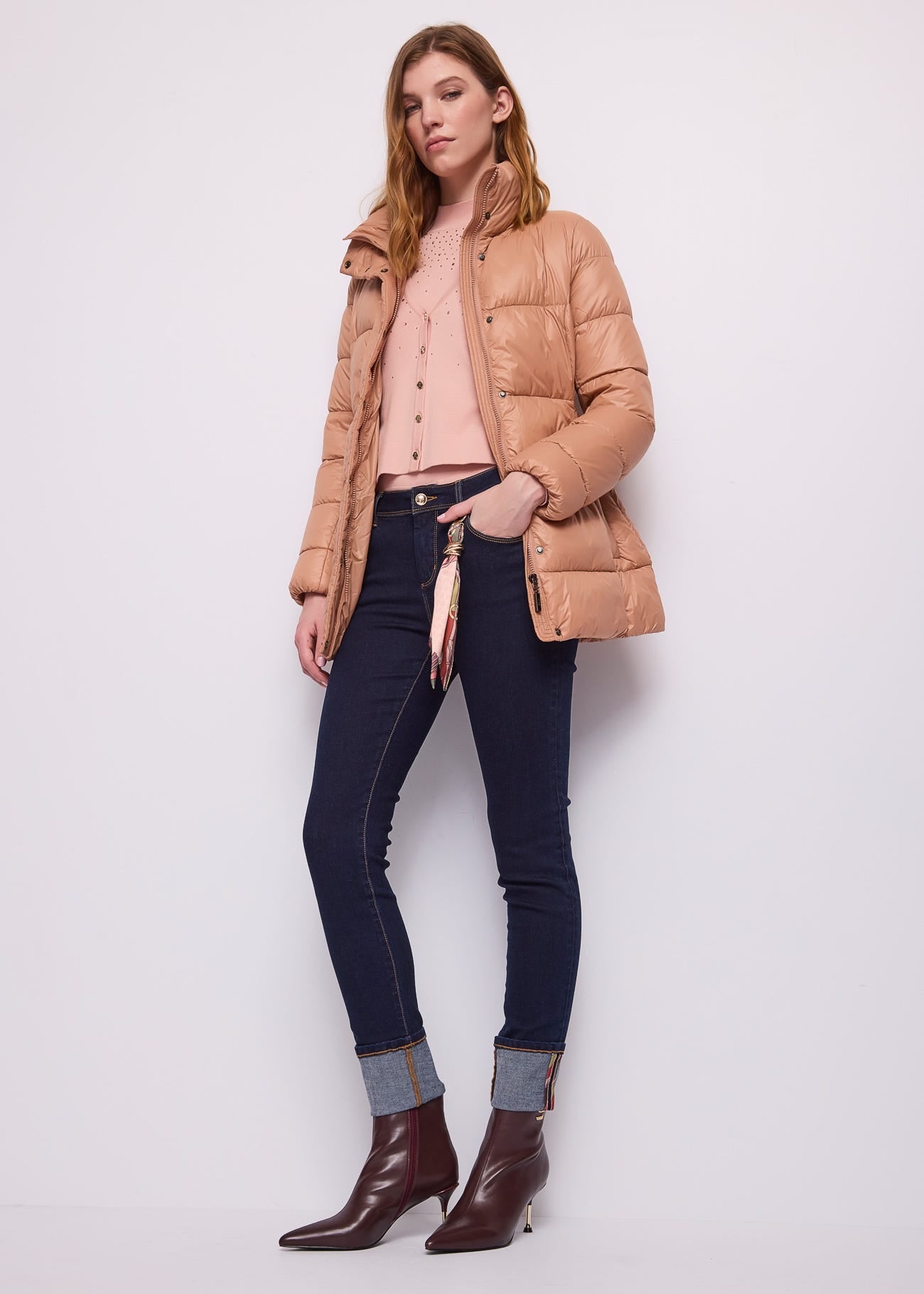 Cardigan da donna con strass e bottoni dorati