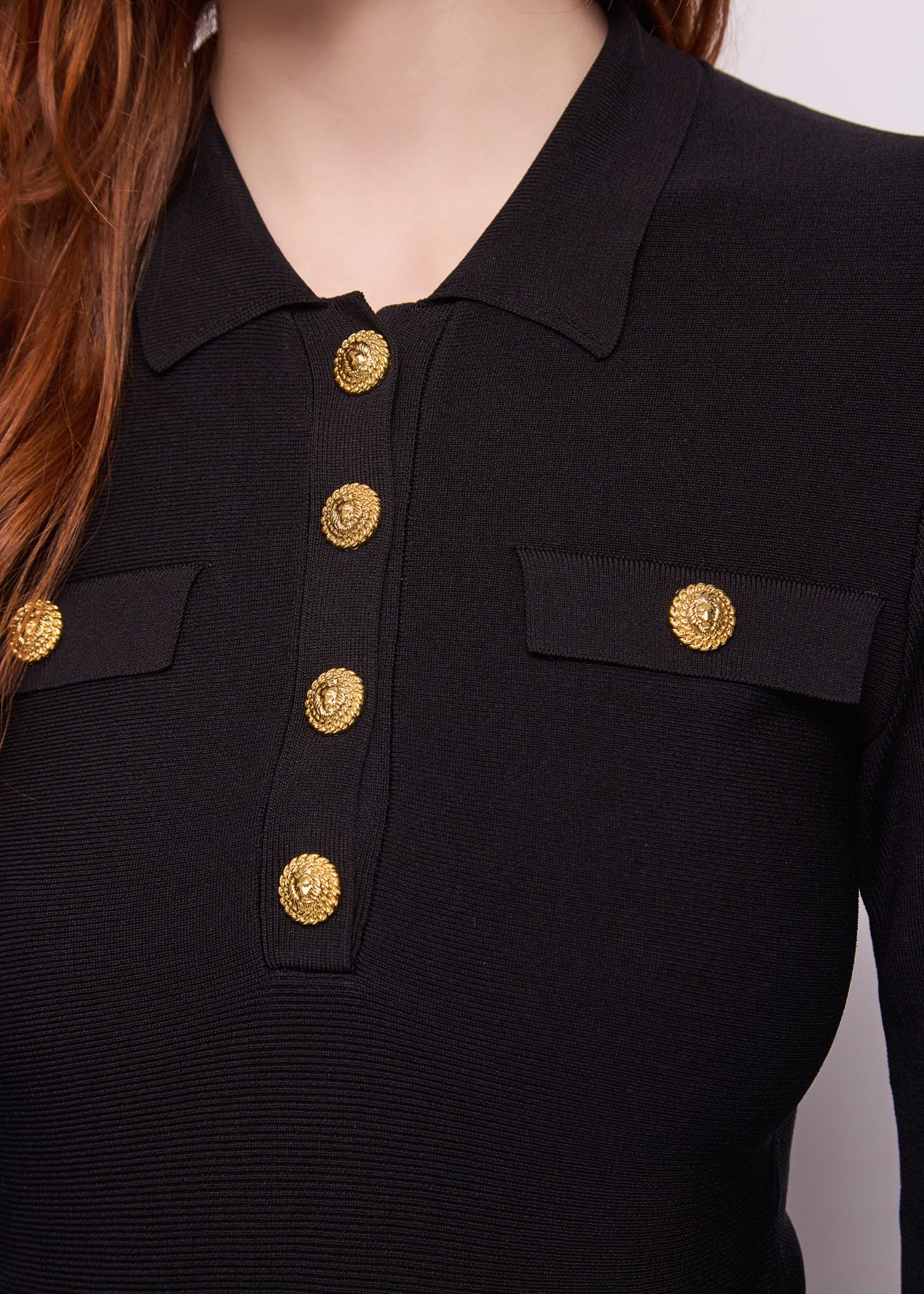 Abito polo da donna con bottoni dorati