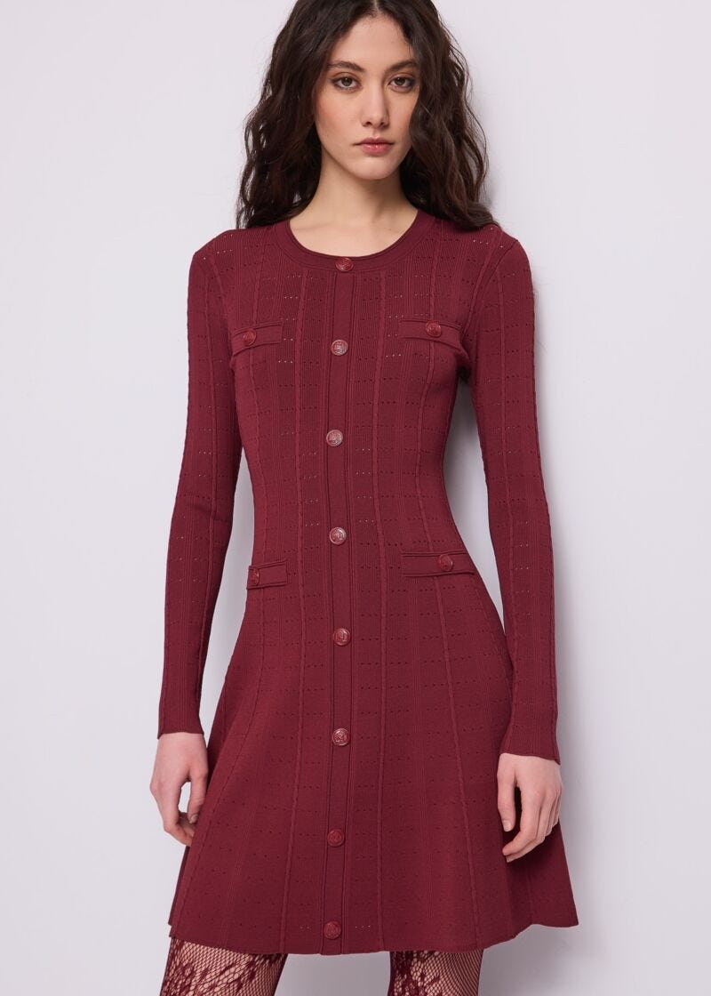Abito corto da donna in maglia con bottoni - fronte