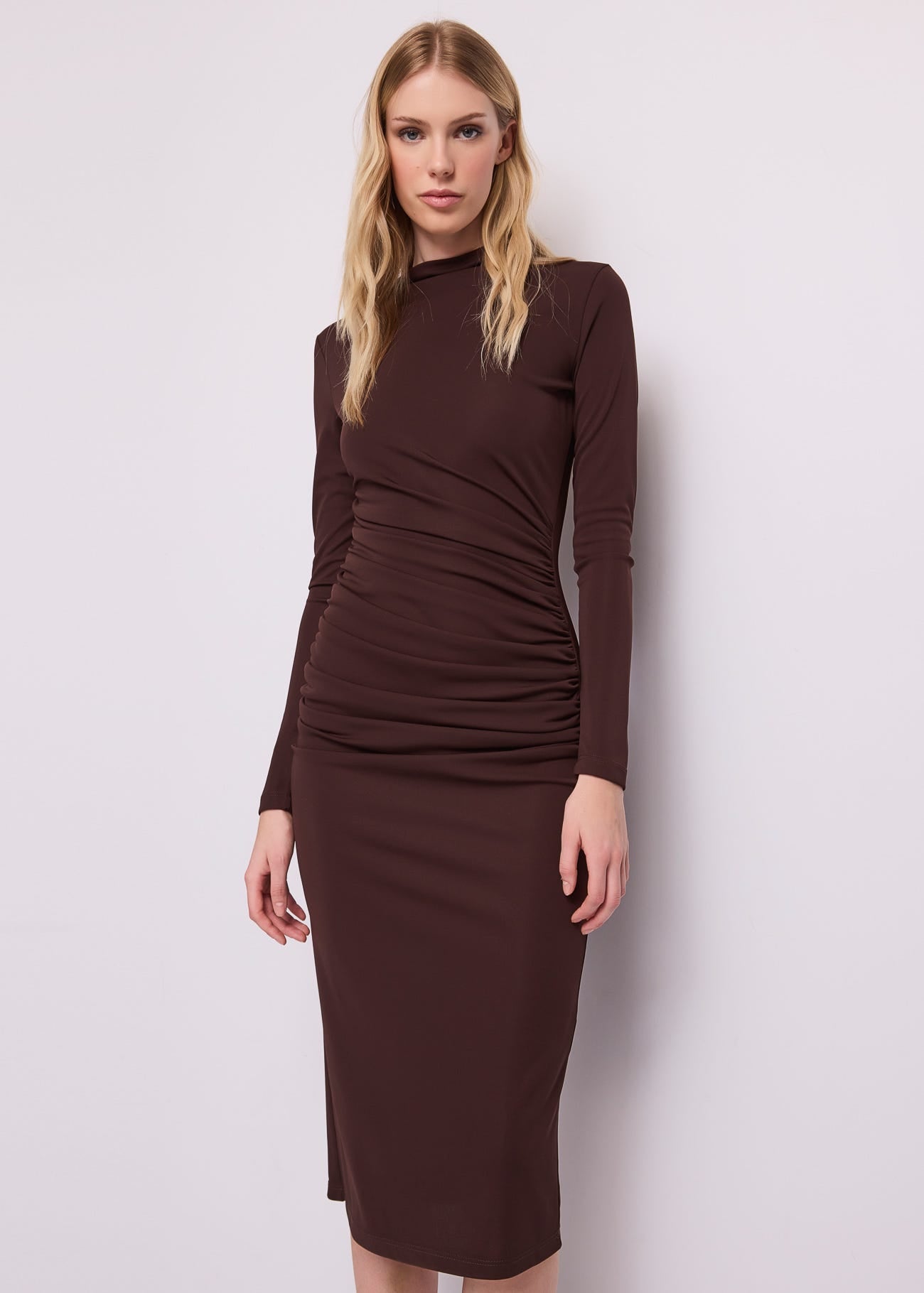Abito midi da donna con drappeggio