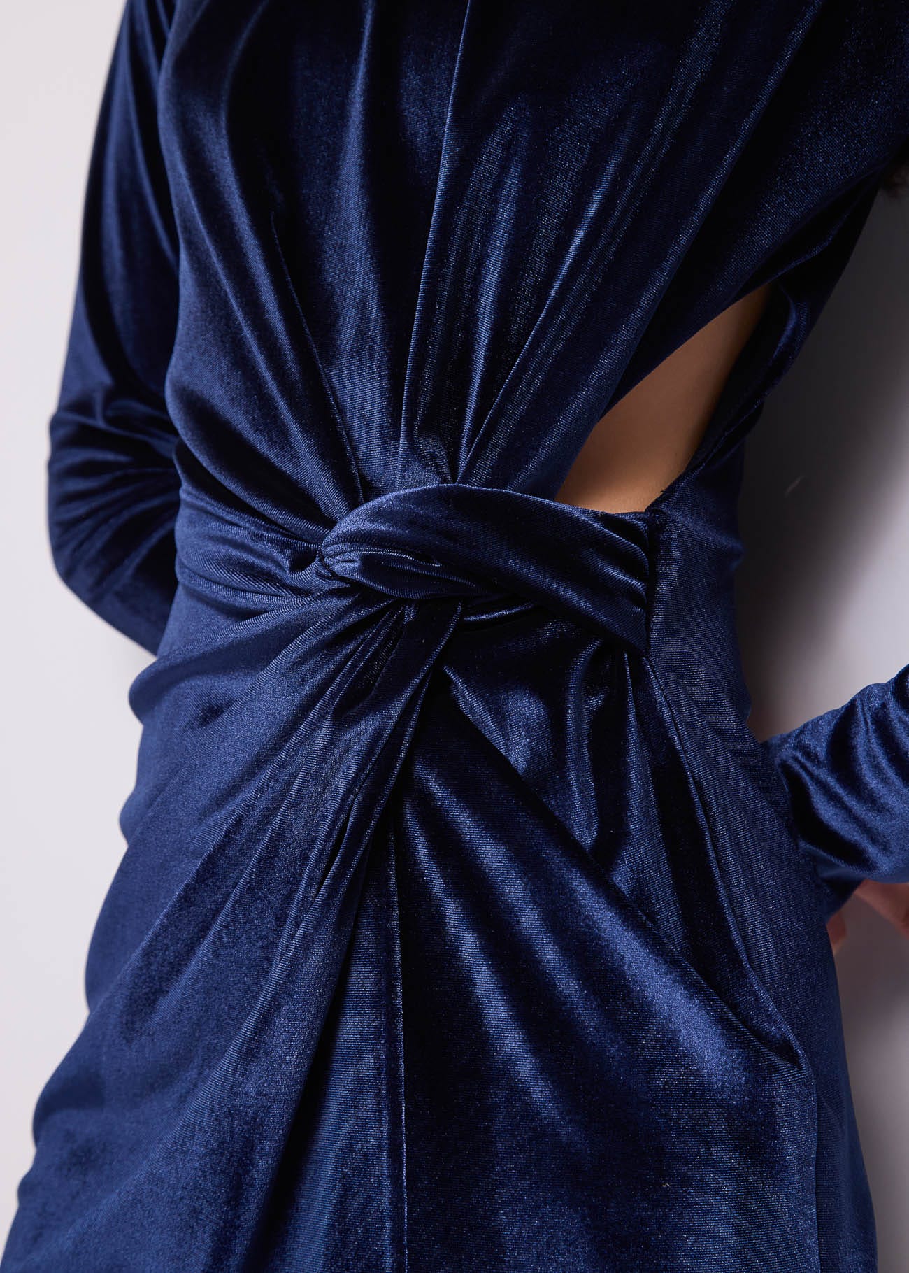 Abito corto da donna con nodo