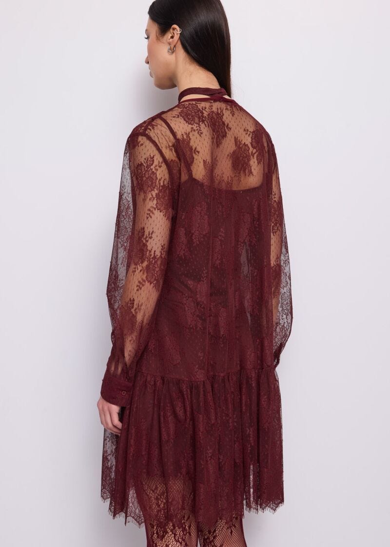 Abito corto da donna con collo a foulard - dettaglio
