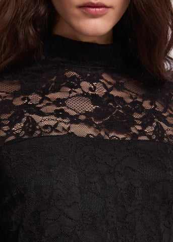 Abito lungo da donna con ricami floreali
