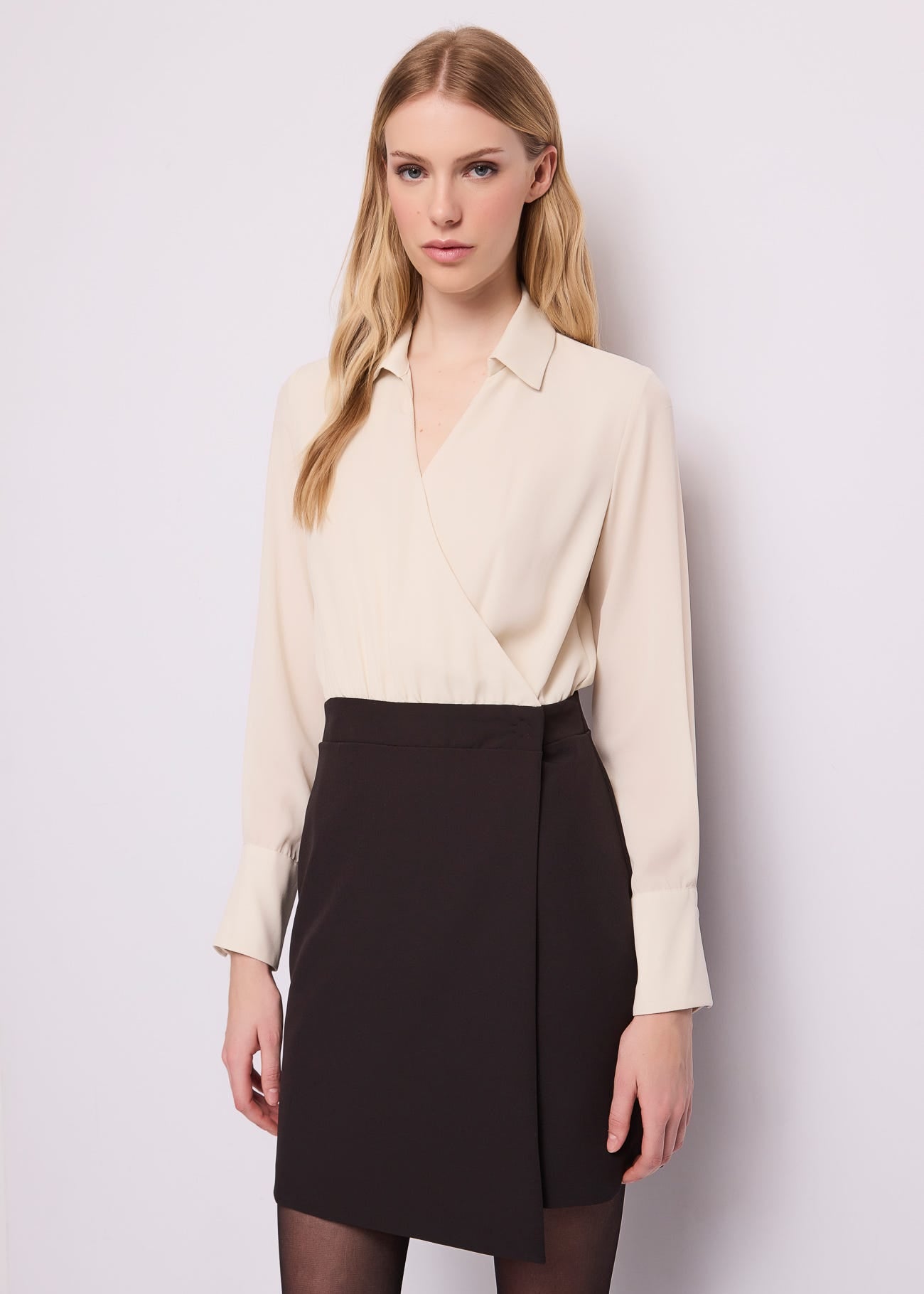 Abito corto da donna effetto layering