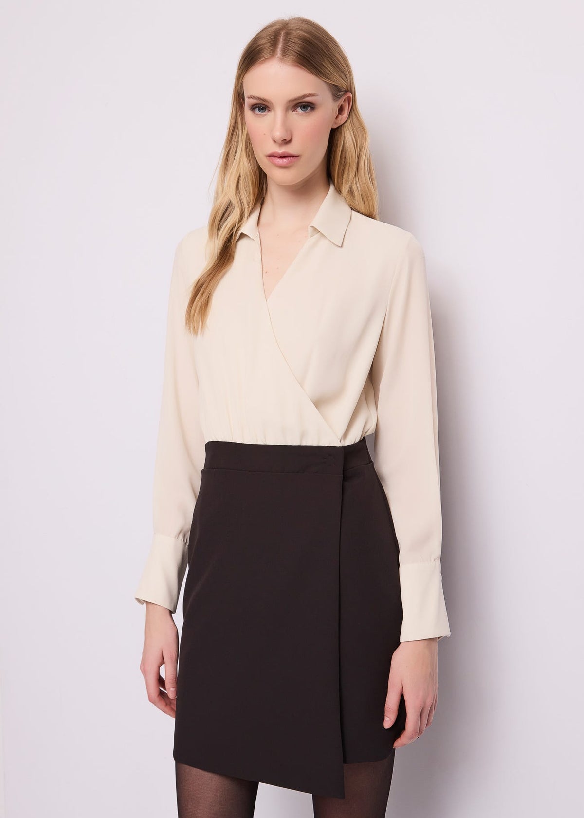 Abito corto da donna effetto layering