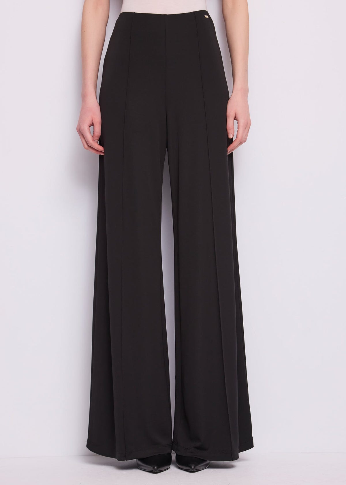Pantaloni flare da donna con piega