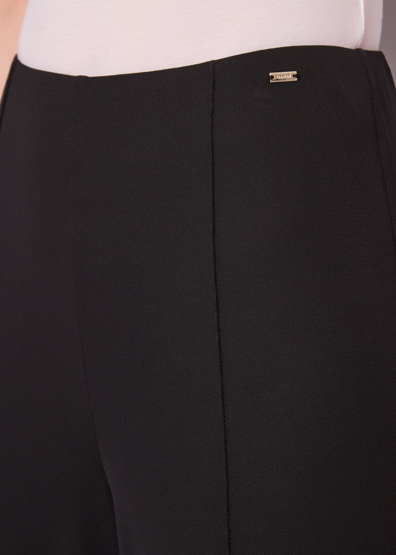 Pantaloni flare da donna con piega