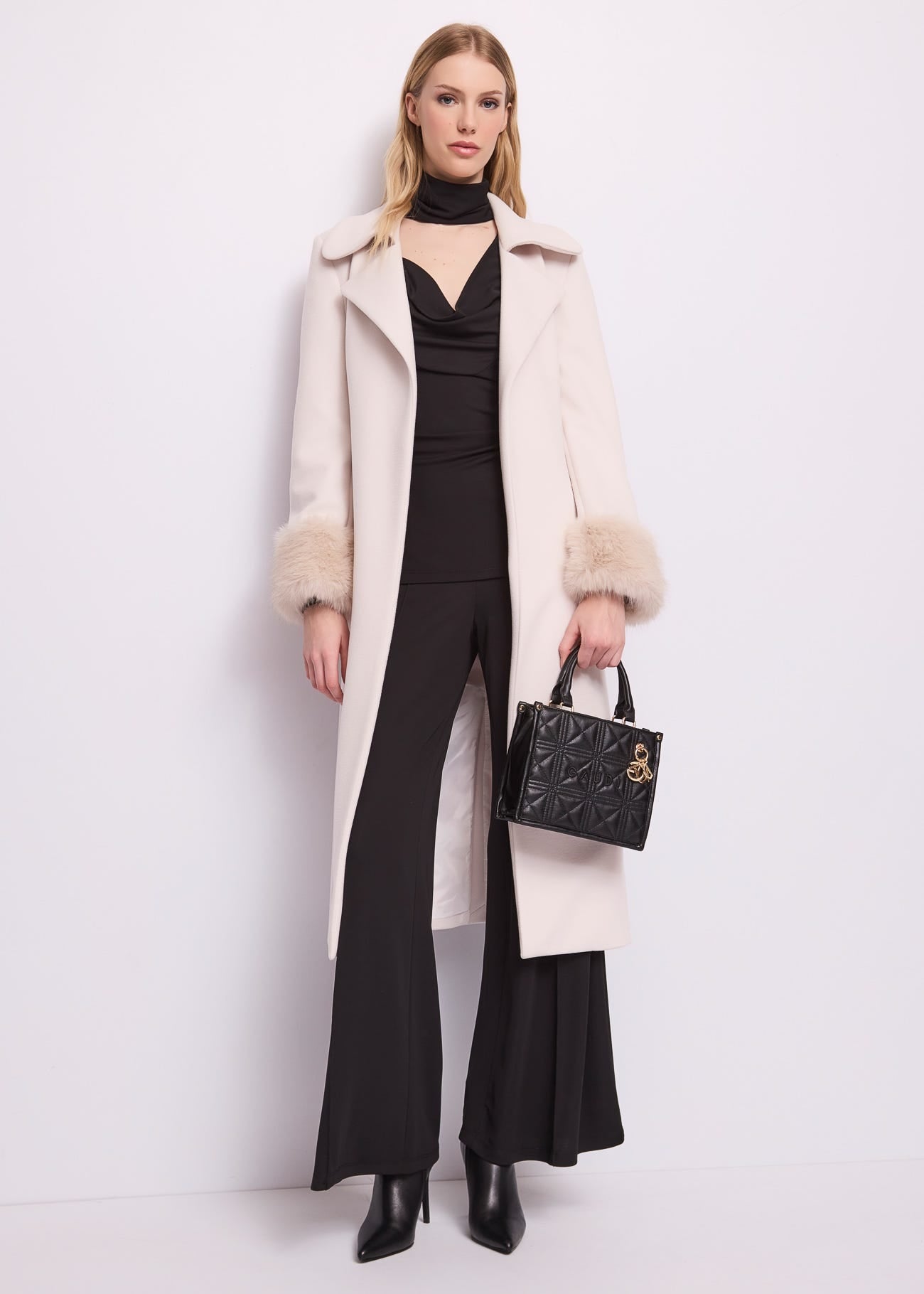 Pantaloni flare da donna con piega