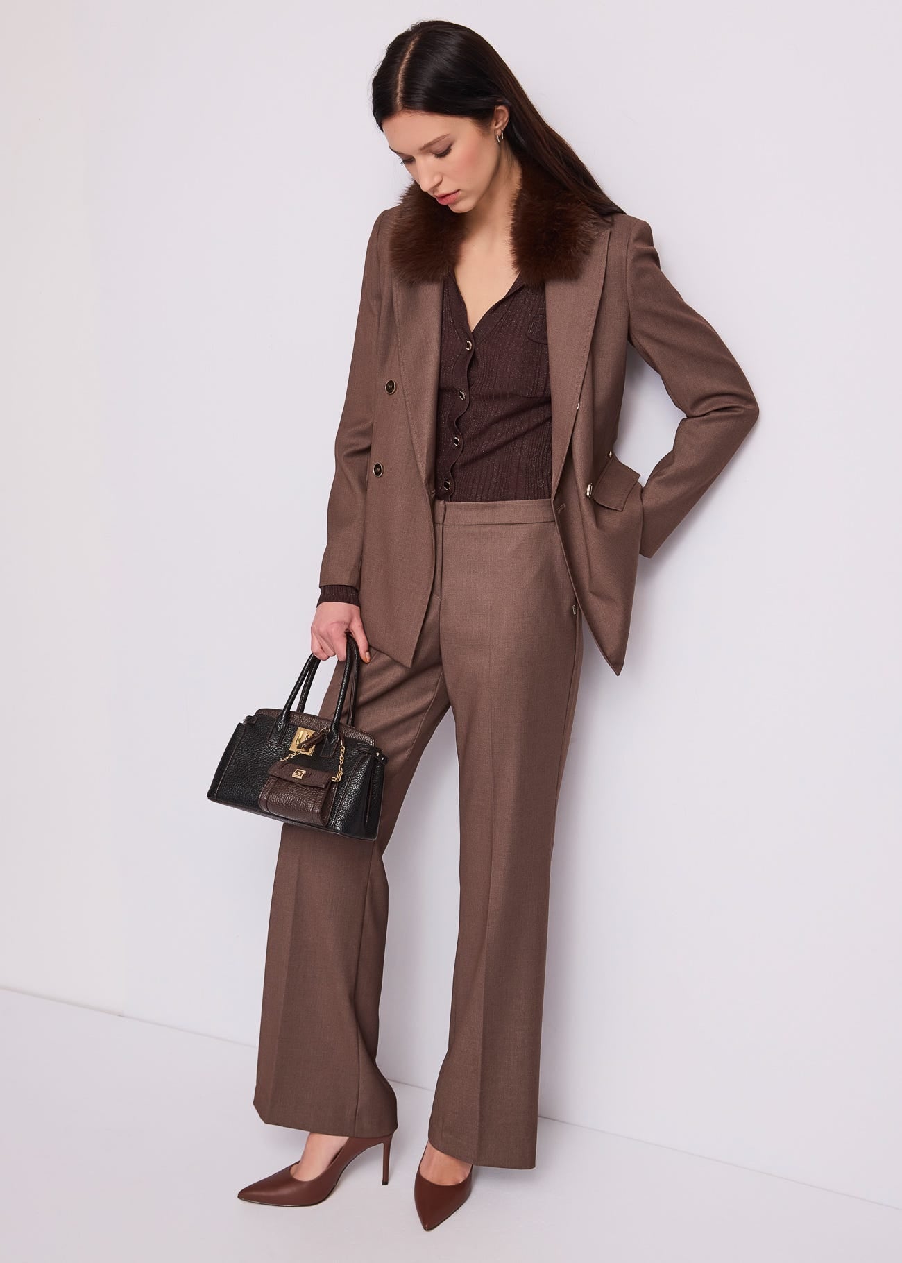 Pantaloni wide leg da donna con piega