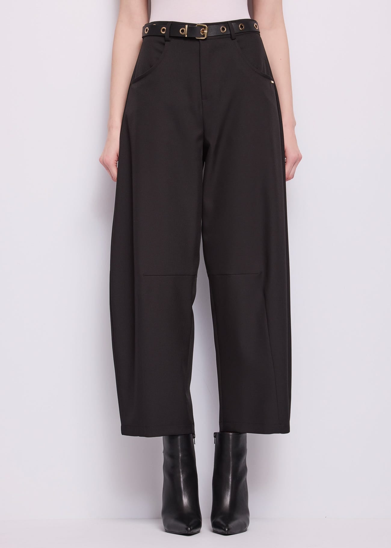 Pantaloni cropped da donna con cintura