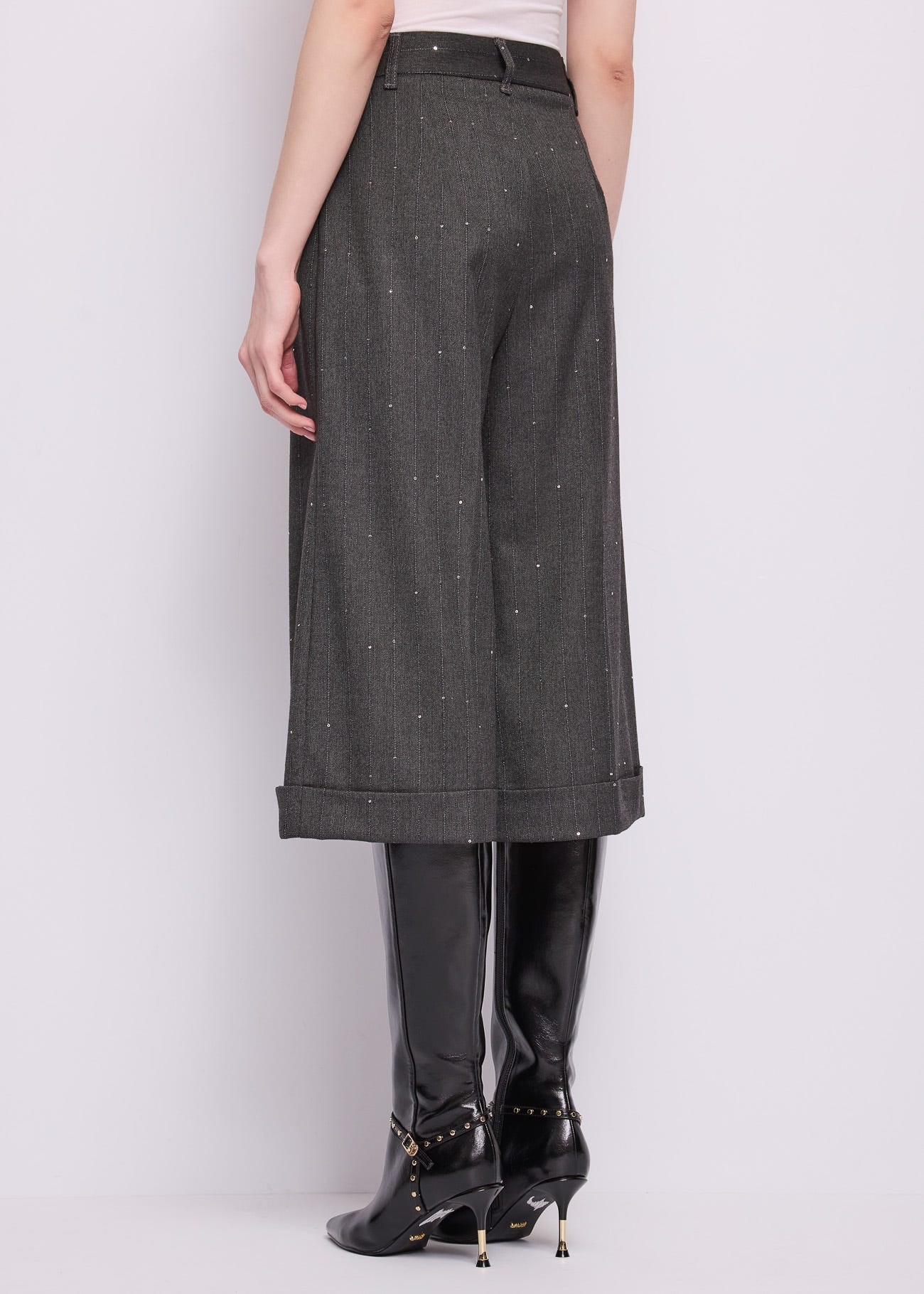 Pantaloni da donna con piega e risvolto