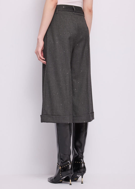 Pantaloni da donna con piega e risvolto