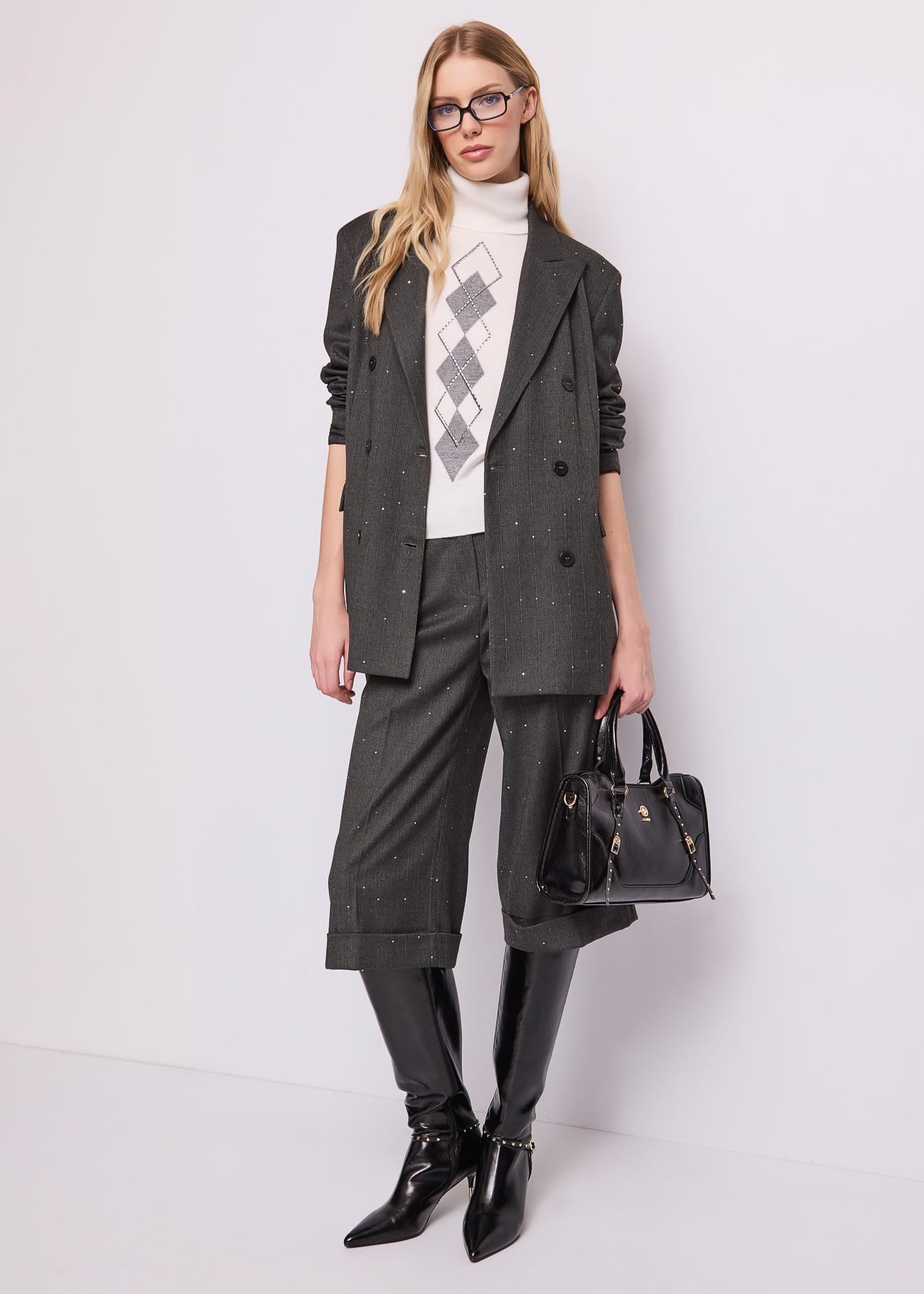 Pantaloni da donna con piega e risvolto
