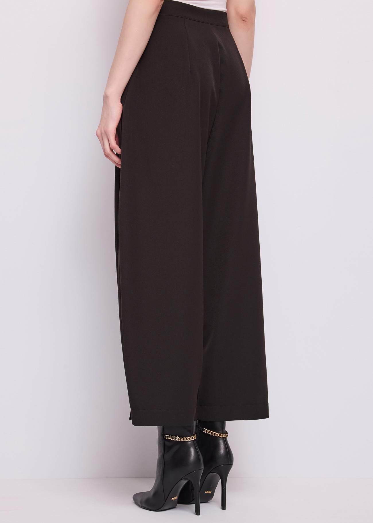 Pantaloni da donna con piega e tasche