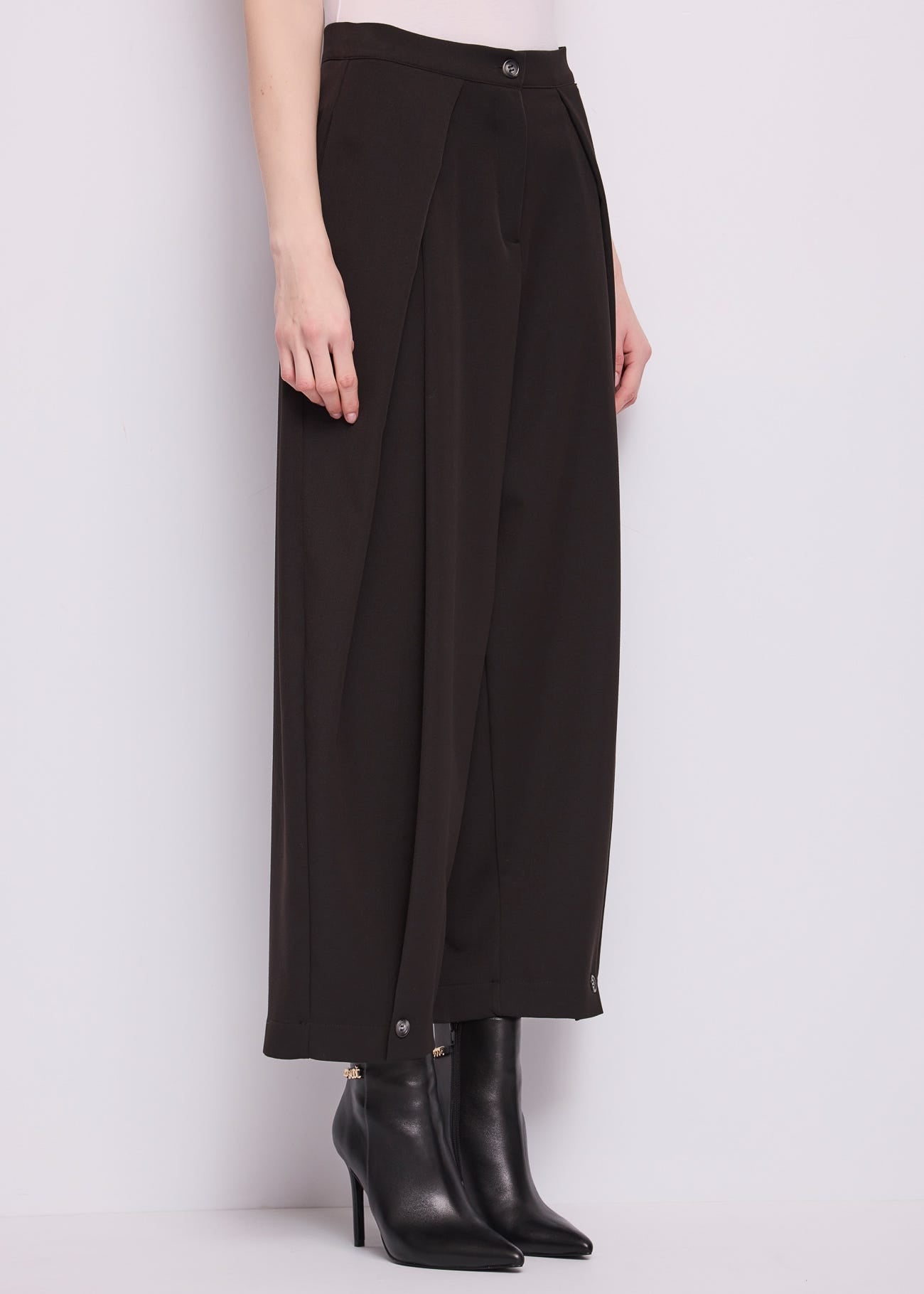 Pantaloni da donna con piega e tasche