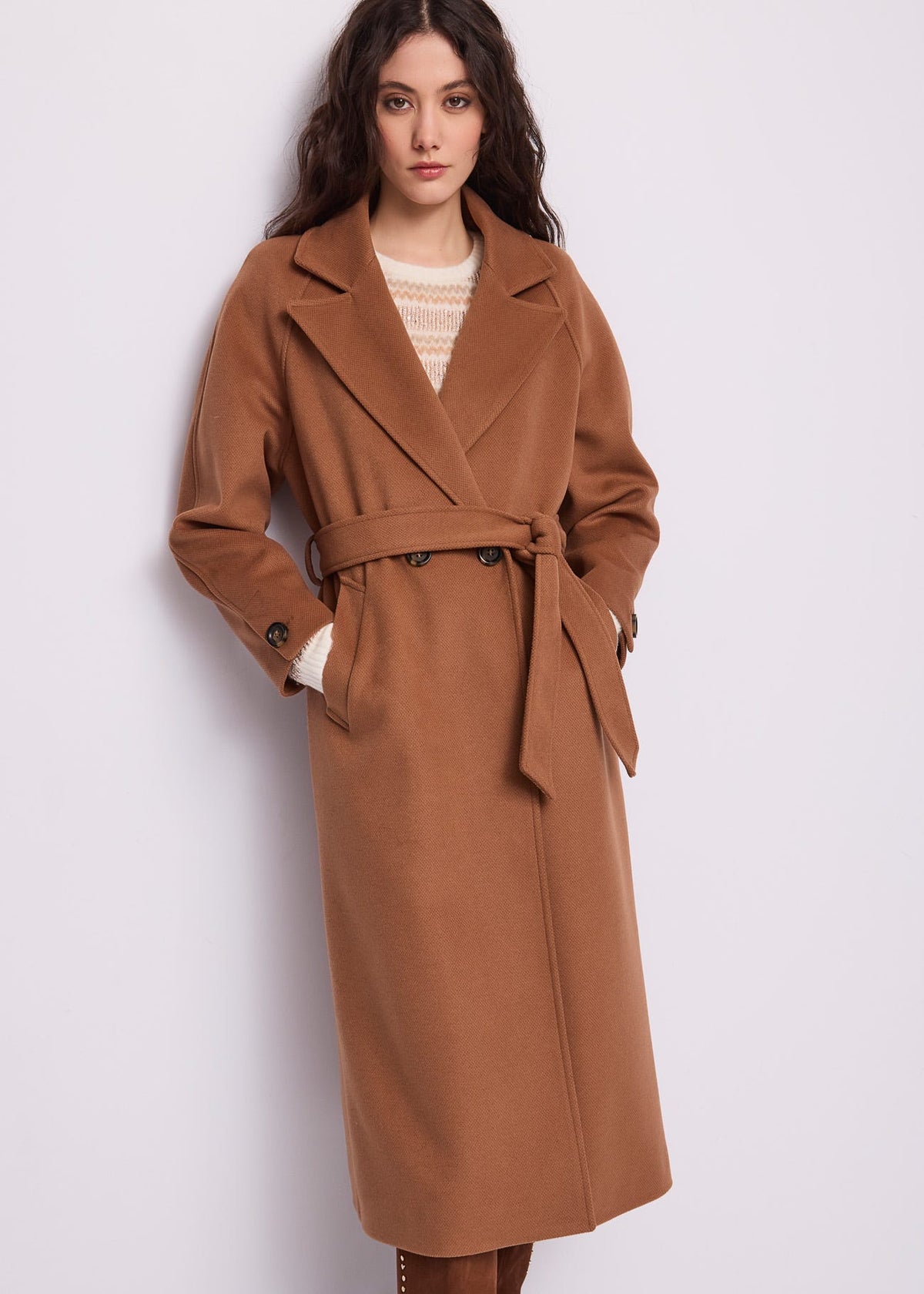 Cappotto doppiopetto da donna con revers e cintura