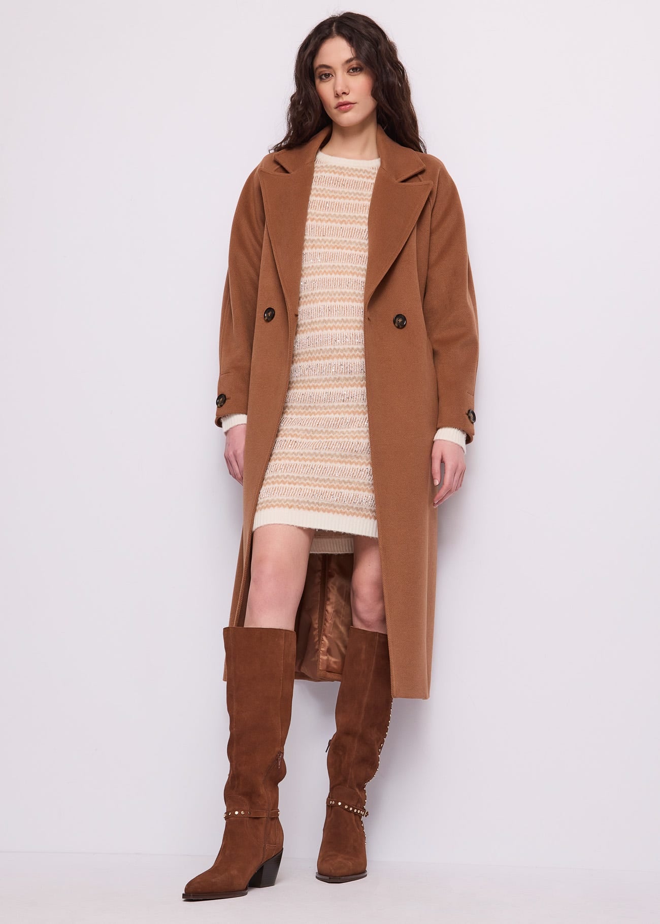 Cappotto doppiopetto da donna con revers e cintura