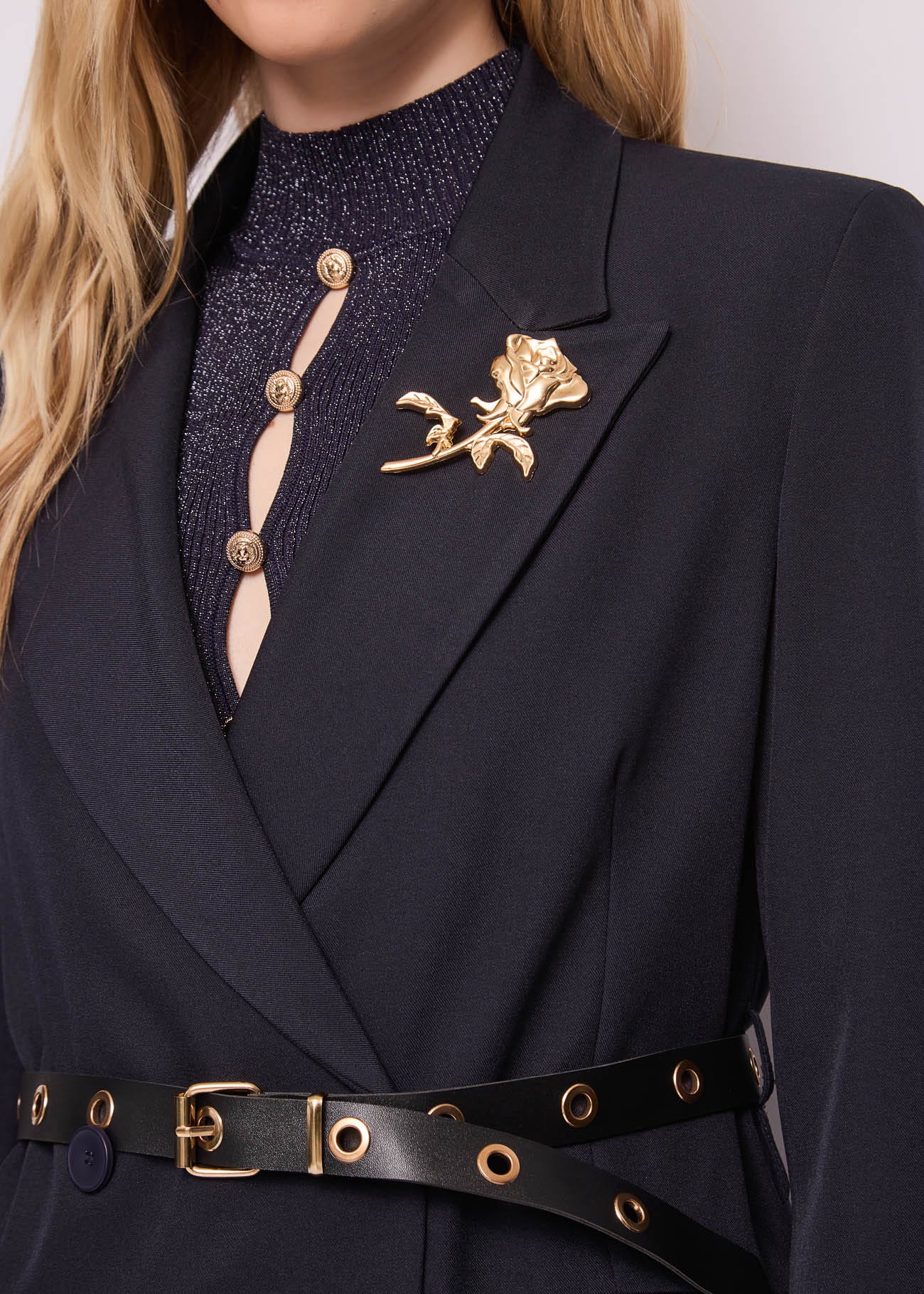 Blazer da donna con spilla gioiello