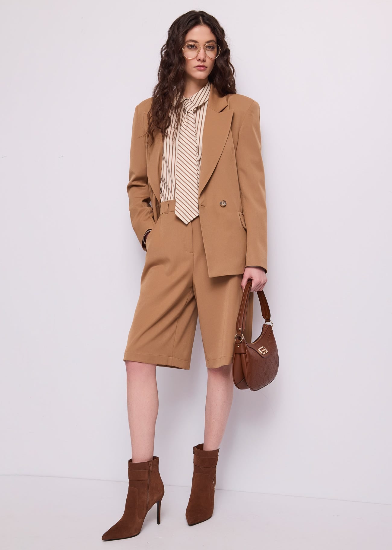 Blazer da donna con revers e laccetti