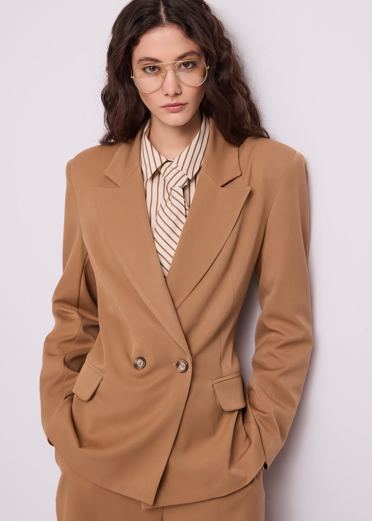 Blazer da donna con revers e laccetti