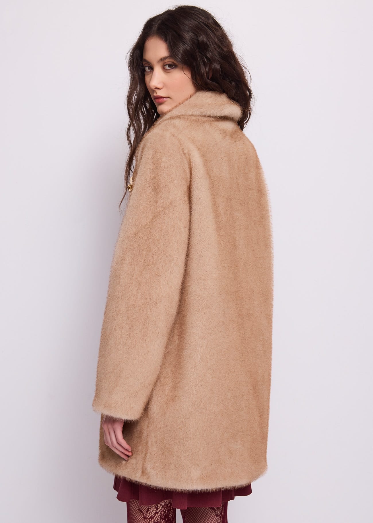 Cappotto da donna con spilla
