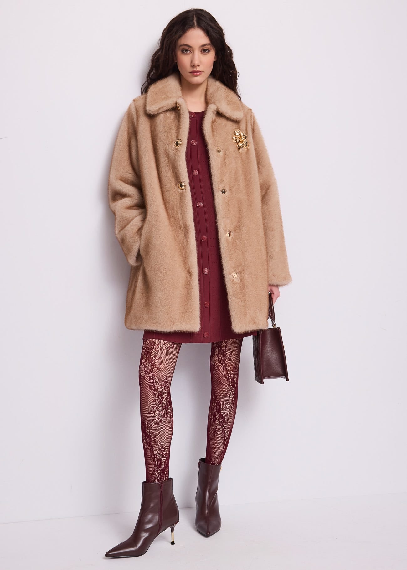 Cappotto da donna con spilla
