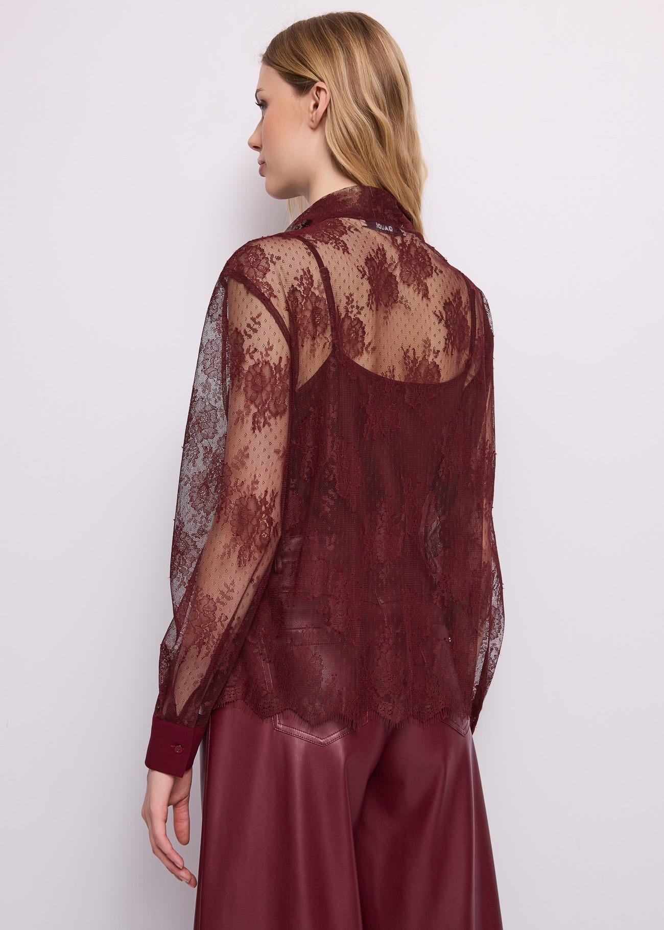 Camicia da donna con collo a foulard